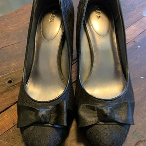 Super cute black lace with satin bow pumps